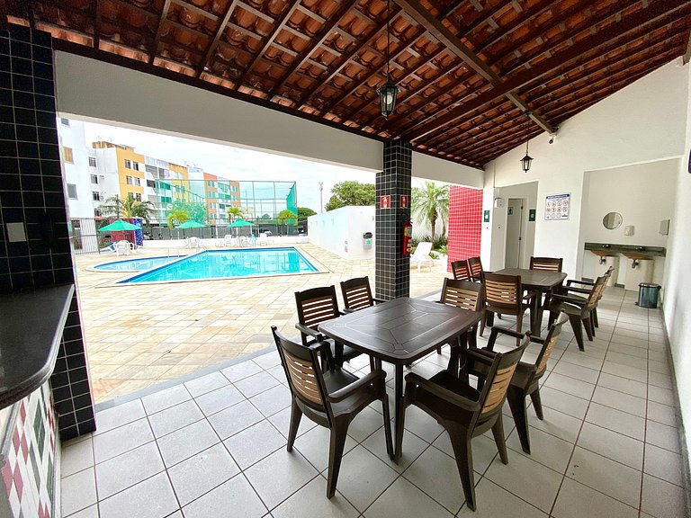 Apto em condomínio 2/4 com AR a 5min de shopping