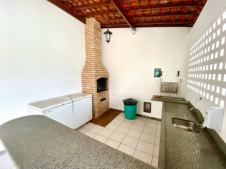 Apto em condomínio 2/4 com AR a 5min de shopping