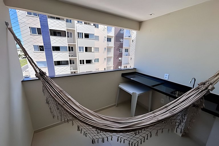 Apto c/ AR, 2/4 em cond a 7 min da Praia de Aruana