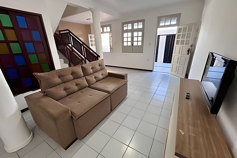 Casa c/ AR, 4/4, mt espaçosa em ótima localização