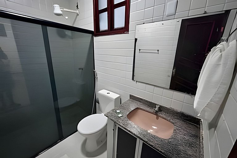 Casa c/ AR, 4/4, mt espaçosa em ótima localização