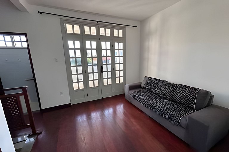 Casa c/ AR, 4/4, mt espaçosa em ótima localização