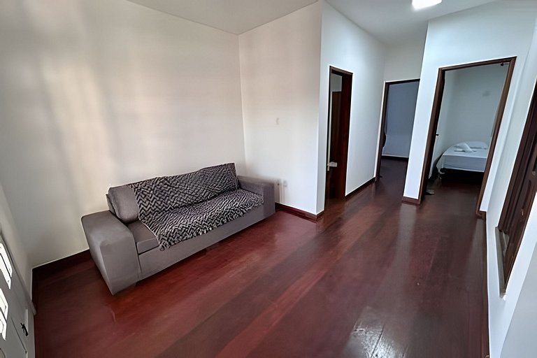 Casa c/ AR, 4/4, mt espaçosa em ótima localização