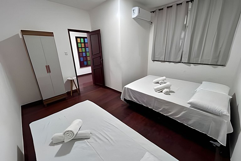 Casa c/ AR, 4/4, mt espaçosa em ótima localização