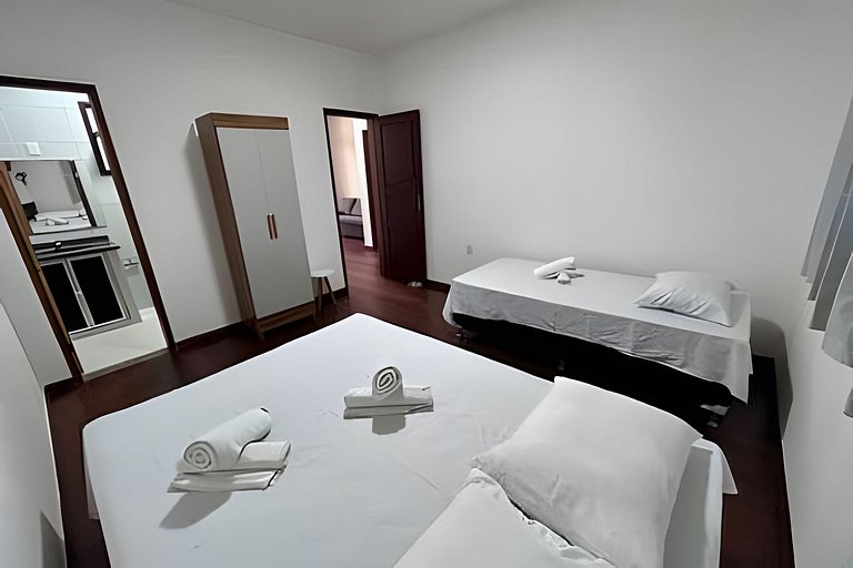 Casa c/ AR, 4/4, mt espaçosa em ótima localização