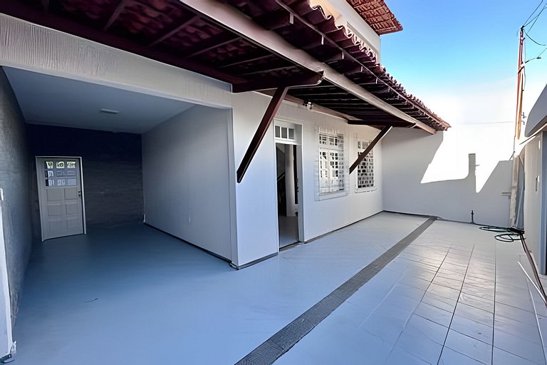 Casa c/ AR, 4/4, mt espaçosa em ótima localização