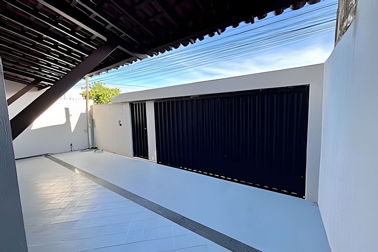 Casa c/ AR, 4/4, mt espaçosa em ótima localização