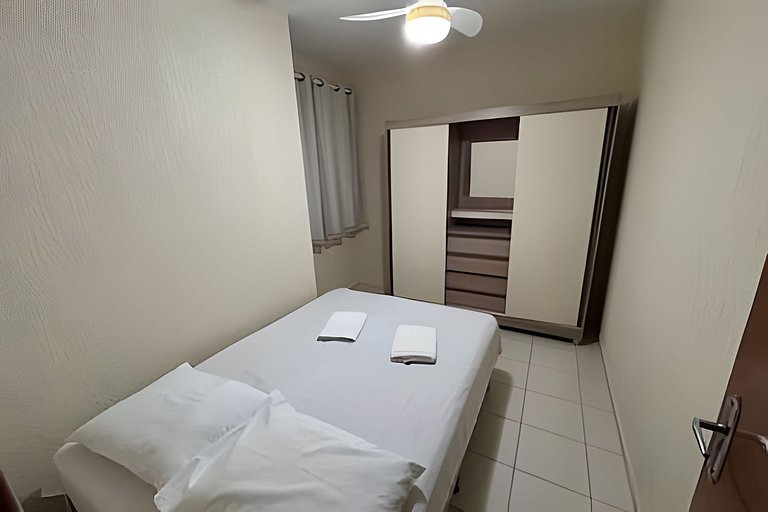 Apto com Ar, 2/4, a 10min da Praia de Aruana